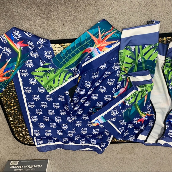 Tracksuit - Picture 6 of 8